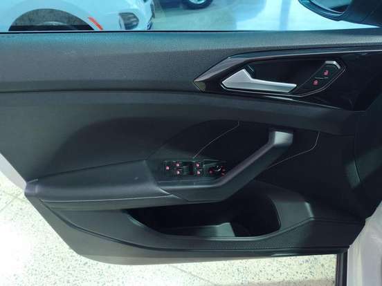 VOLKSWAGEN-T-CROSS-2025