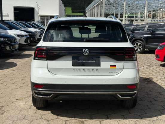 VOLKSWAGEN-T-CROSS-2021