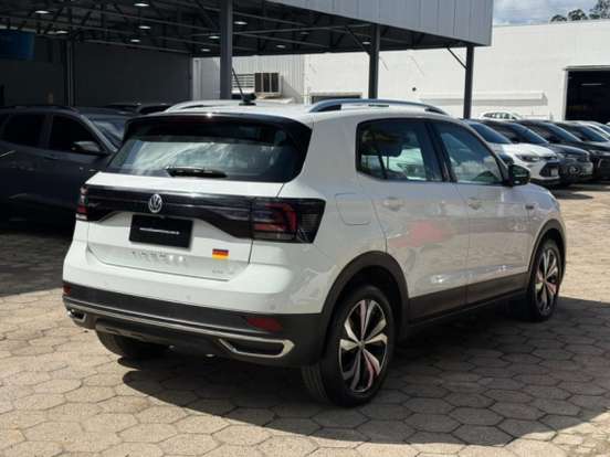 VOLKSWAGEN-T-CROSS-2021