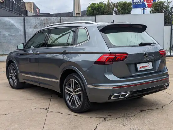 VOLKSWAGEN-TIGUAN-2.0 300 TSI GASOLINA ALLSPACE R-LINE AUTOMÁTICO VOLKSWAGEN-TIGUAN-2024
