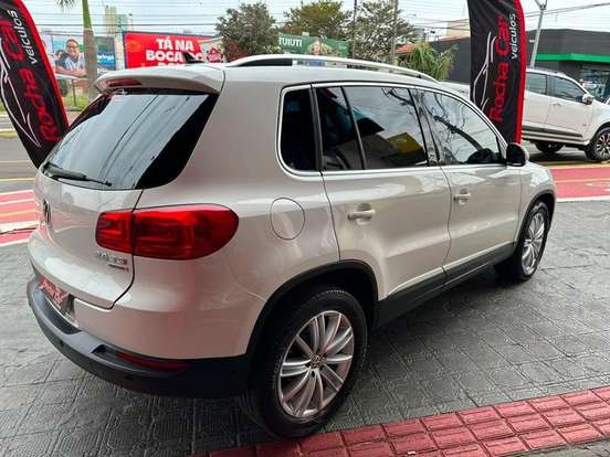 VOLKSWAGEN-TIGUAN-2012