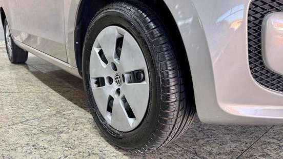 VOLKSWAGEN-UP-2015