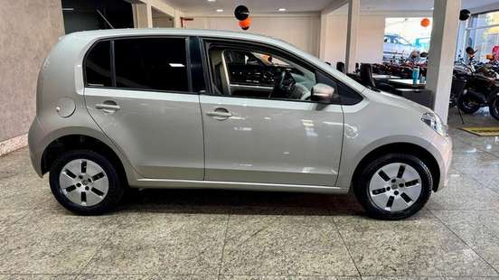 VOLKSWAGEN-UP-2015