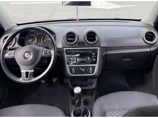 VOLKSWAGEN-VOYAGE-2015