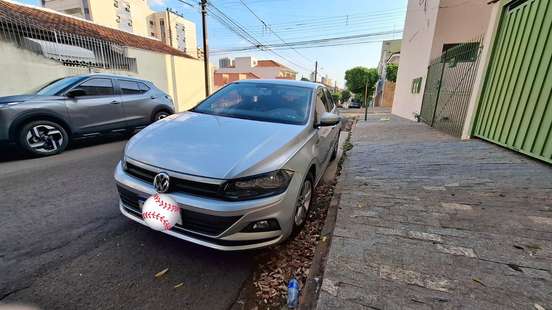 VOLKSWAGEN-POLO-2017