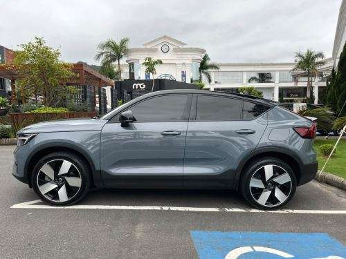 VOLVO-C40-2021