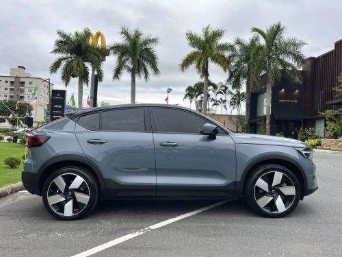 VOLVO-C40-2021