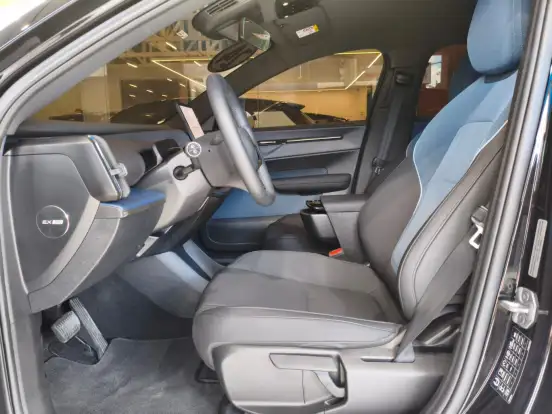 VOLVO-EX30-2024