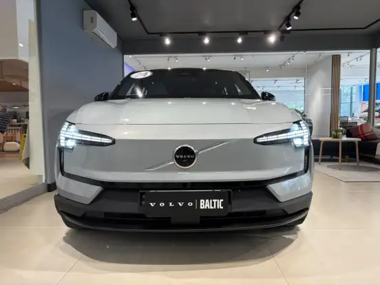 VOLVO-EX30-2024