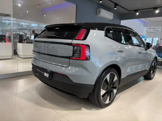 VOLVO-EX30-2024