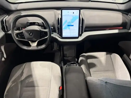 VOLVO-EX30-2024
