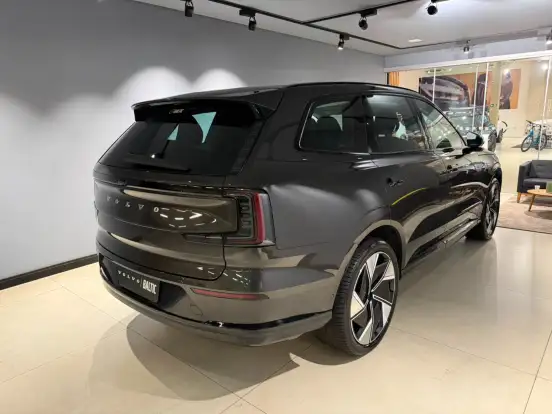 VOLVO-EX90-2025