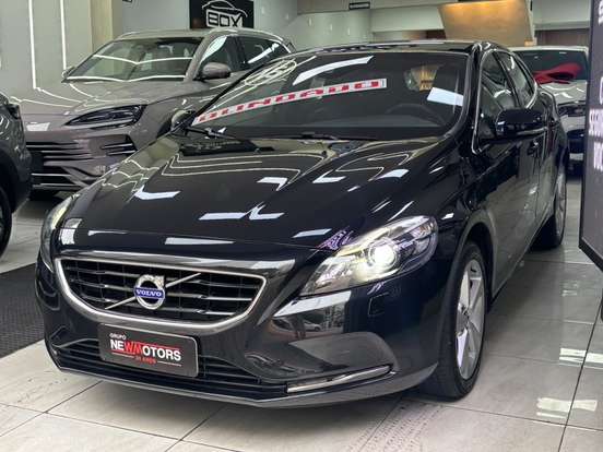 VOLVO-V40-2015