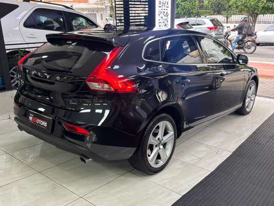 VOLVO-V40-2.0 T4 DYNAMIC TURBO GASOLINA 4P AUTOMÁTICO VOLVO-V40-2015