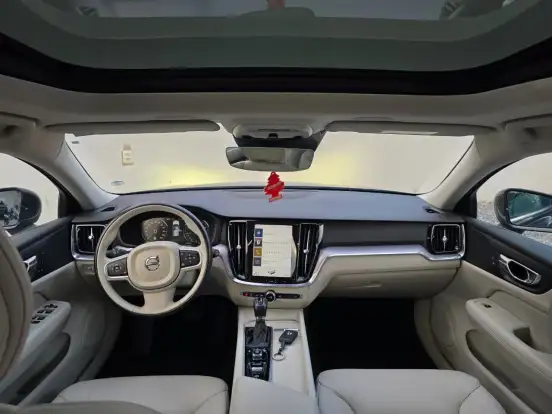 VOLVO-V60-2020