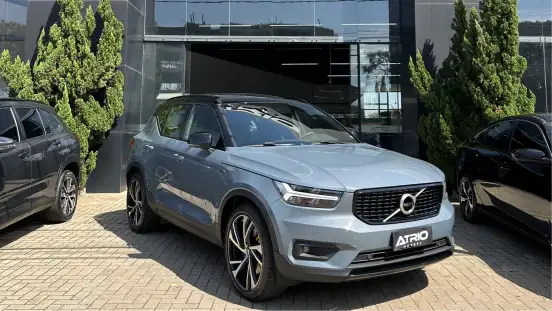 VOLVO-XC40-2021