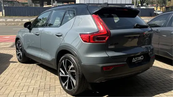 VOLVO-XC40-2021