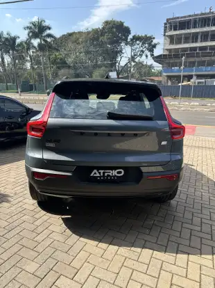 VOLVO-XC40-2021