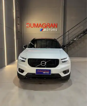 VOLVO-XC40-2021