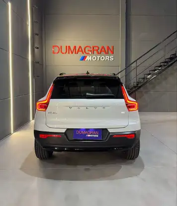 VOLVO-XC40-2021