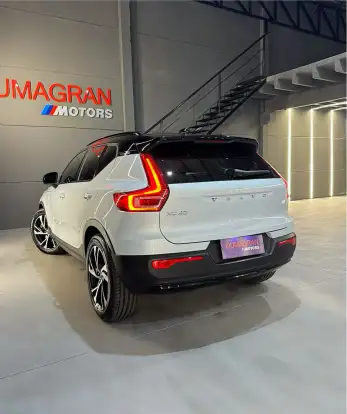 VOLVO-XC40-2021