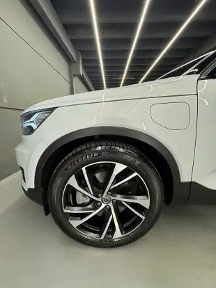 VOLVO-XC40-2021