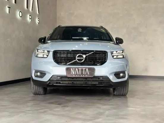 VOLVO-XC40-2021