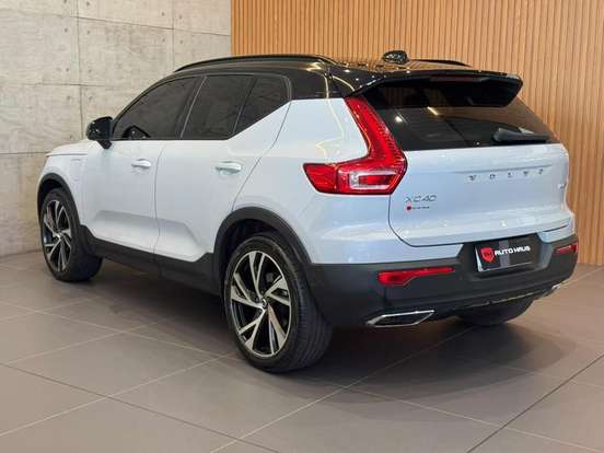 VOLVO-XC40-2020