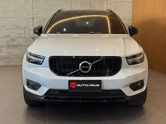 VOLVO-XC40-2020