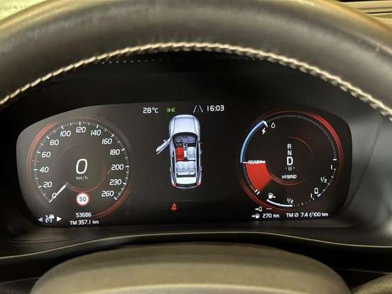 VOLVO-XC40-2020