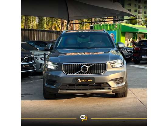 VOLVO-XC40-2018