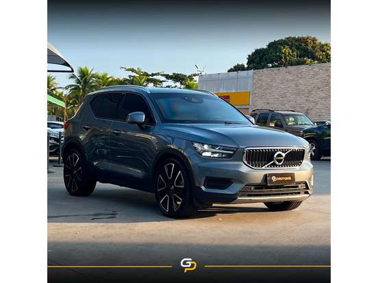 VOLVO-XC40-2018
