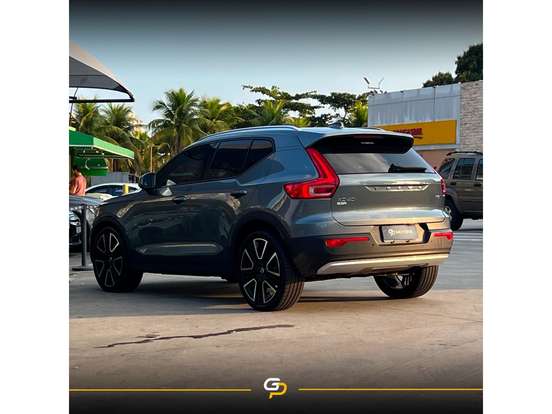 VOLVO-XC40-2018