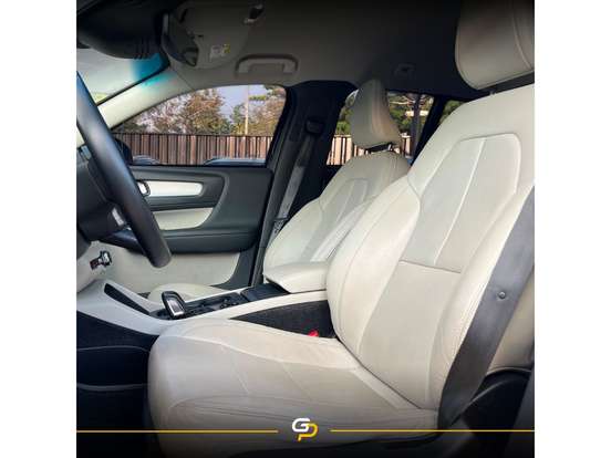 VOLVO-XC40-2.0 T5 GASOLINA MOMENTUM AWD GEARTRONIC VOLVO-XC40-2018