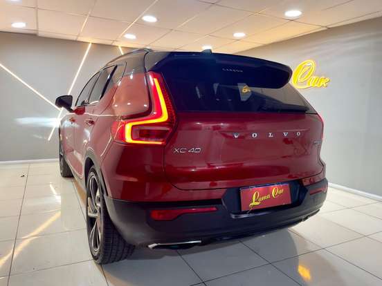 VOLVO-XC40-2019
