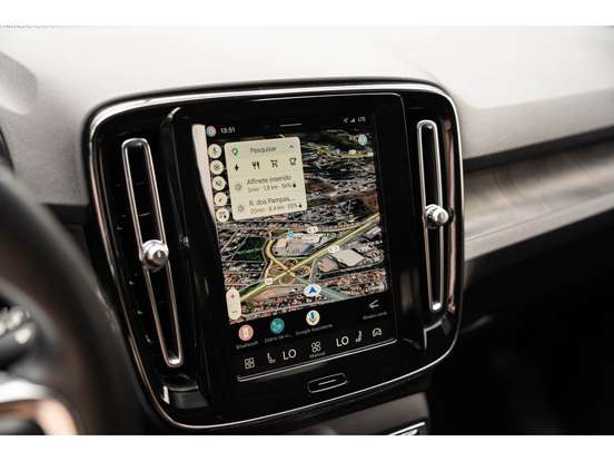 VOLVO-XC40-2022