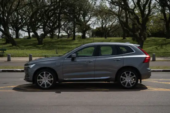 VOLVO-XC60-2021
