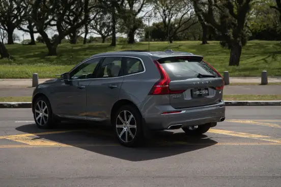 VOLVO-XC60-2021