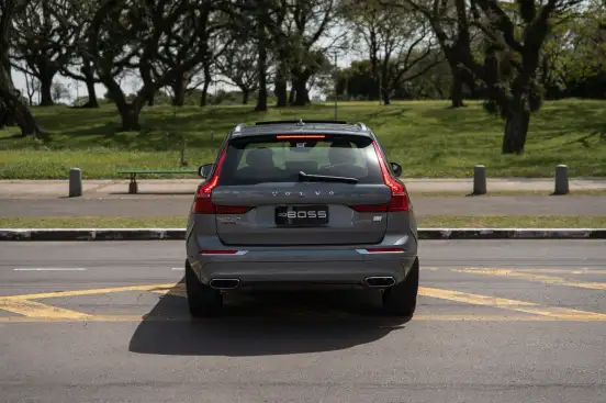 VOLVO-XC60-2021