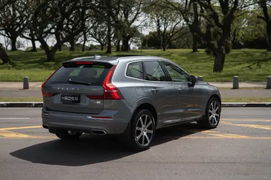 VOLVO-XC60-2021
