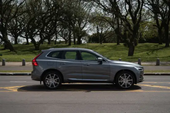 VOLVO-XC60-2021