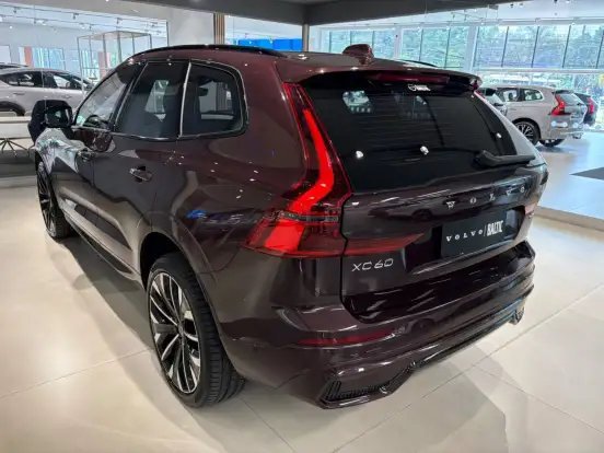 VOLVO-XC60-2025