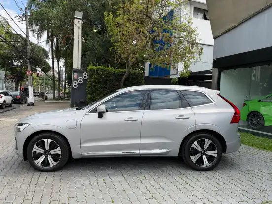 VOLVO-XC60-2023