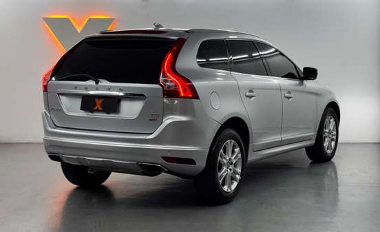 VOLVO-XC60-2015