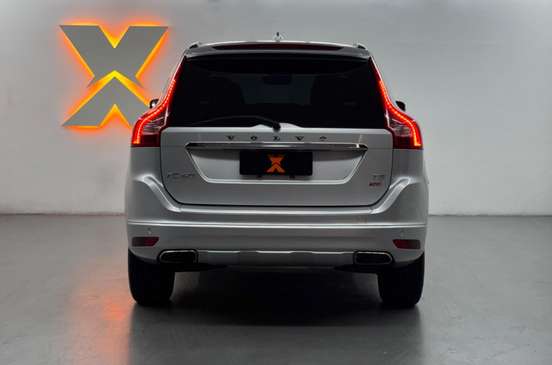 VOLVO-XC60-2015