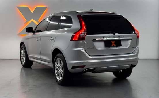 VOLVO-XC60-2015