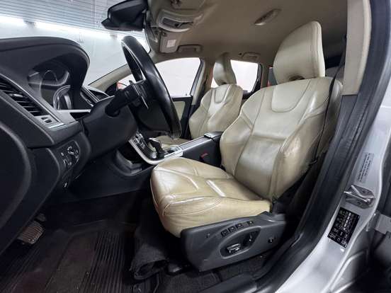 VOLVO-XC60-2015