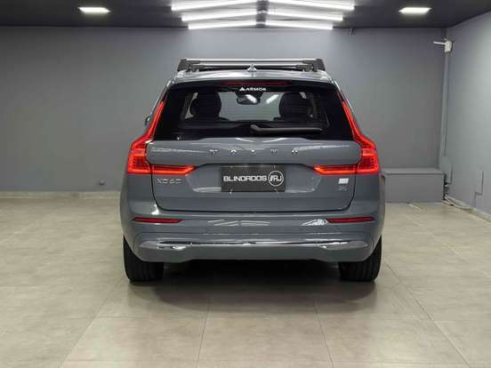 VOLVO-XC60-2022