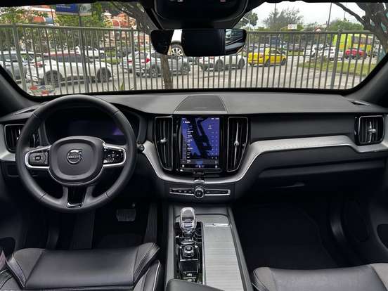 VOLVO-XC60-2022