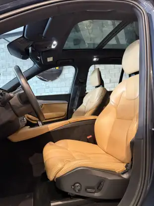 VOLVO-XC90-2020
